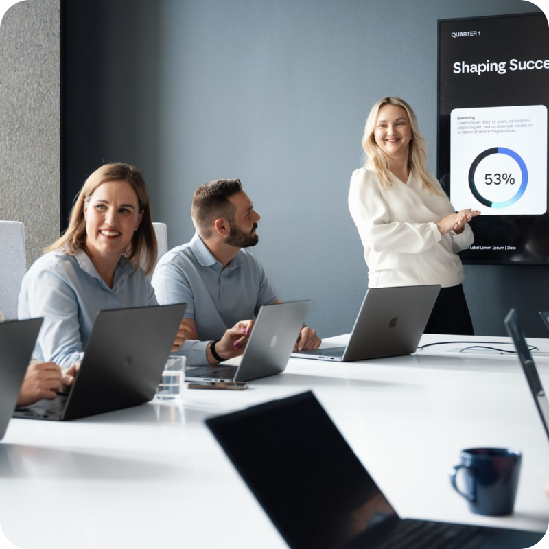 people-in-meeting-round-edges